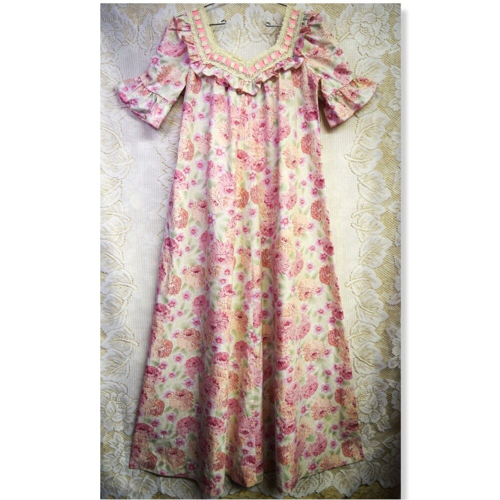 Vintage Naturally Petite Honolulu Hawaii MuiMui Housedress Maxi Midcentury Mumu